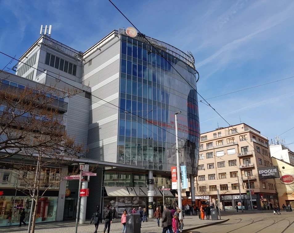 Disturbed Media Group Creates 3D Holographic Campaign for AXE at Prague Shopping Center — 2