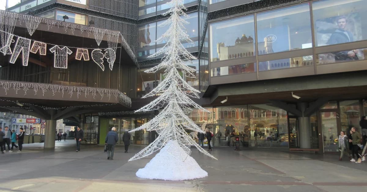 Disturbed Media Group Creates 3D Holographic Campaign for AXE at Prague Shopping Center — 4