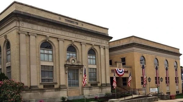 Jewett City Savings Bank's Illustrated Tote Wins Silver Davey Award — 3