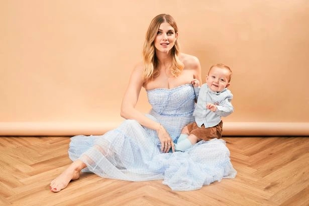 Alfred Lands Sainsbury's Tu Clothing With Mobile Fitting Room and Pregnancy Partnership — 2