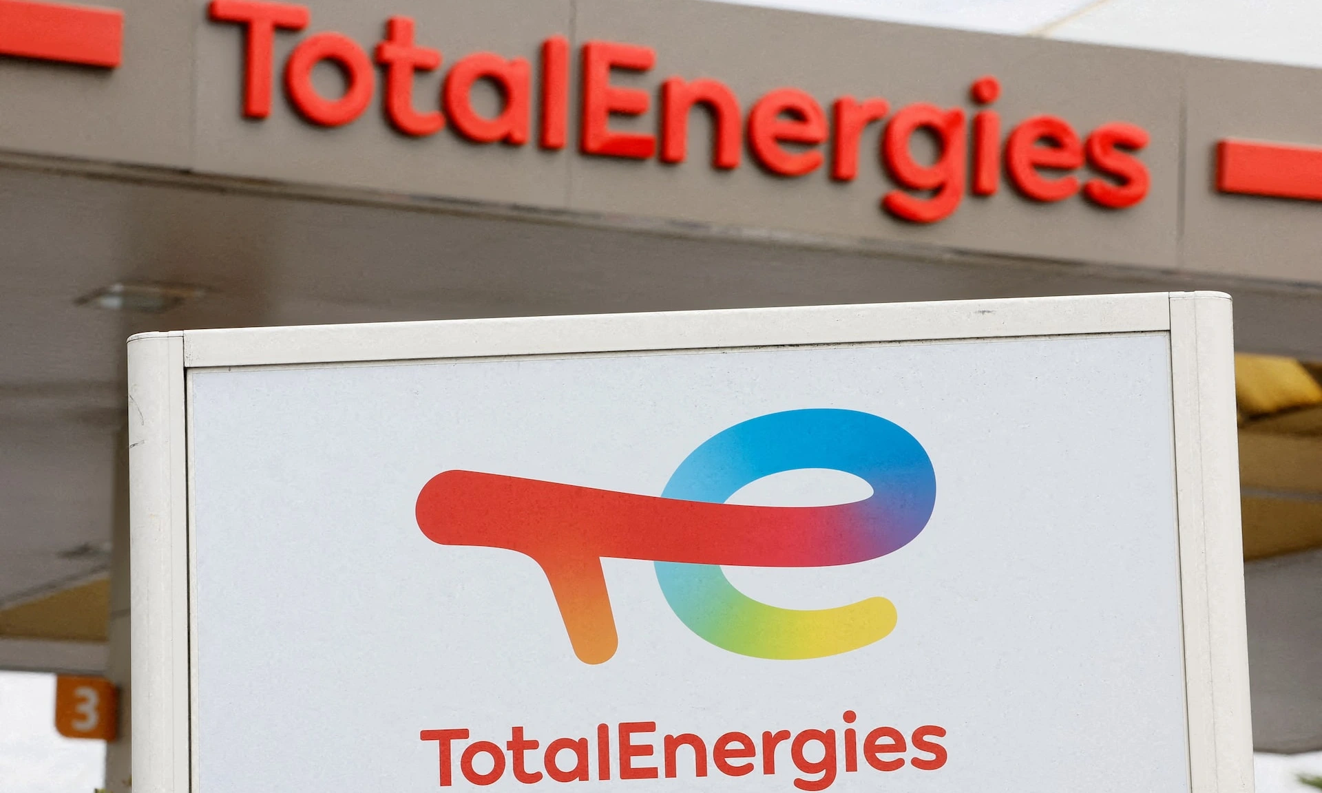 Media Partner Presents 10-Year TotalEnergies Campaign Analysis in Paris — 3